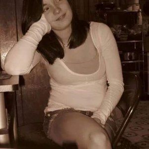 Meet your Posher, Sarah nicole